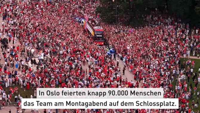 Zehntausende Fans empfangen Norwegens Nationalmannschaft in Oslo