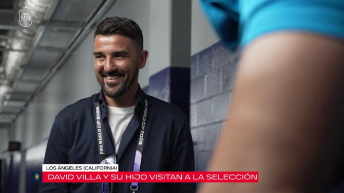 David Villa besucht Training der spanischen Nationalmannschaft