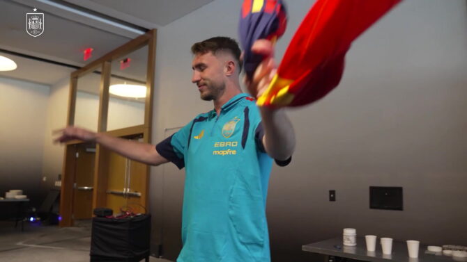 Laporte feiert 50. Länderspiel für Spanien