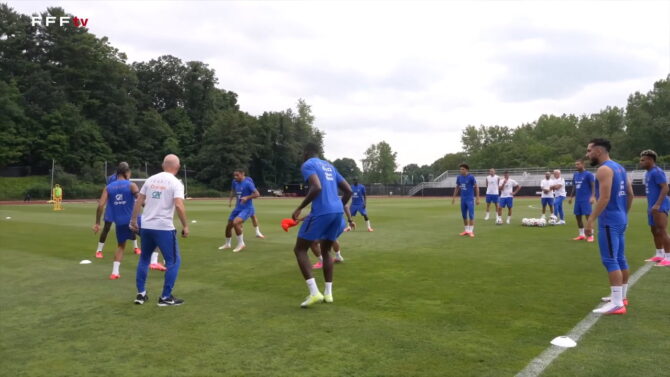 Lacroix tunnelt Mateta im Frankreich-Training