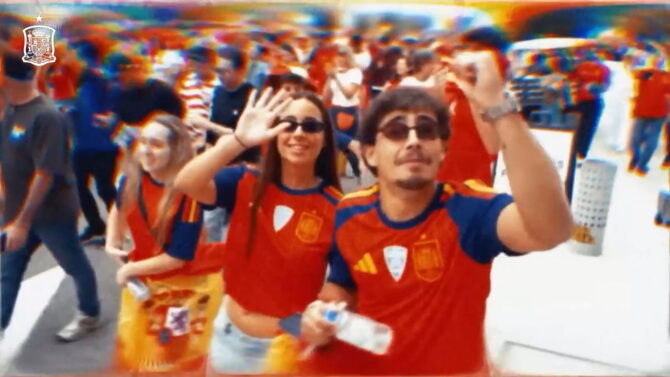Spaniens Fans feuern La Roja bei der WM an