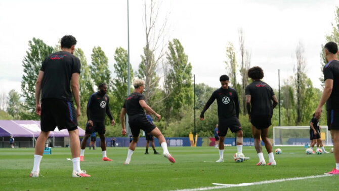 USMNT vor WM-Achtelfinale: McKennie und Dest im Training