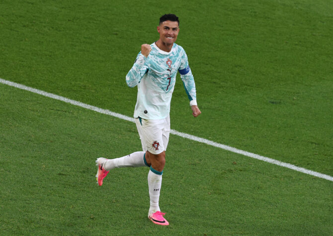 ristiano Ronaldo aus Portugal jubelt, nachdem er das erste Tor seiner Mannschaft im Spiel der Runde der letzten 32 der FIFA-Weltmeisterschaft 2026 zwischen Portugal und Kroatien