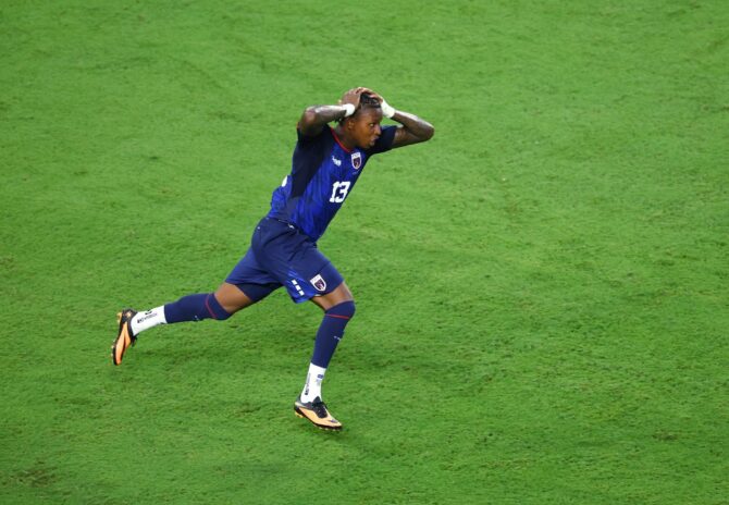 Sidny Lopes Cabral von Kap Verde kann sein Tor zum 2:0 kaum fassen: Mit den Händen am Kopf sprintet der Verteidiger nach seinem Treffer im Sechzehntelfinale der WM 2026 gegen Argentinien am 3. Juli 2026 im Miami Stadium in Miami Gardens davon. Megan Briggs / Getty Images North America via Getty Images