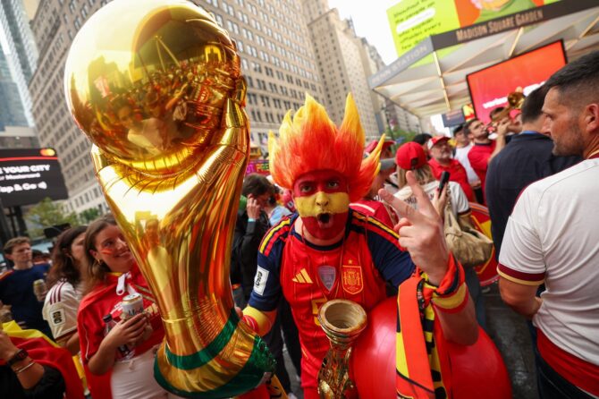 Anhänger der spanischen Nationalmannschaft am 18. Juli 2026 in New York, einen Tag vor dem WM-Finale 2026 gegen Argentinien. (Florencia Tan Jun / Getty Images North America via Getty Images)
