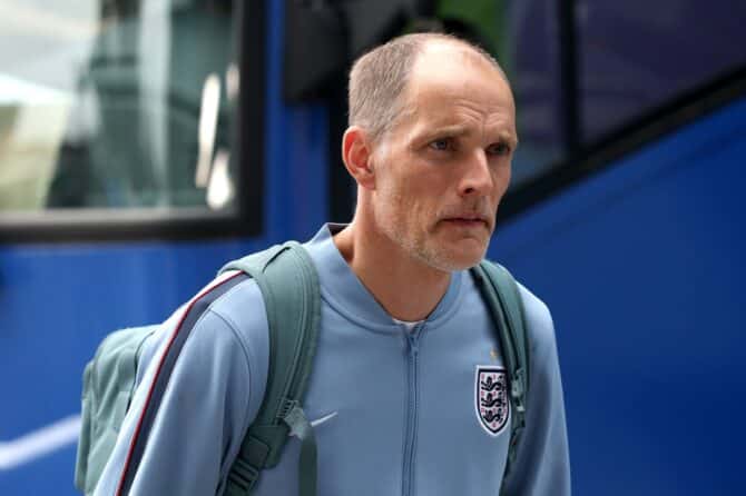 Englands Trainer Thomas Tuchel trifft am 18. Juli 2026 im Stadion von Miami Gardens ein. Wenige Stunden später trifft seine Mannschaft dort im Spiel um Platz 3 der WM 2026 auf Frankreich. (Luke Hales / Getty Images North America via Getty Images)