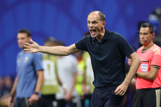 Englands Trainer Thomas Tuchel reagiert an der Seitenlinie beim WM-2026-Halbfinale gegen Argentinien am 15. Juli 2026 im Atlanta Stadium. (Justin Setterfield / Getty Images)