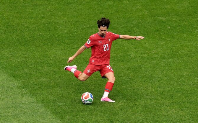 Portugals Mittelfeldspieler Vitinha am Ball bei der WM 2026, vor dem Achtelfinale gegen Spanien