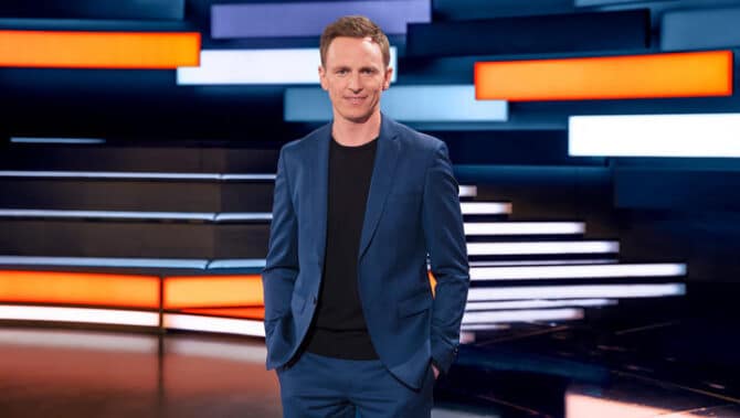 Jochen Breyer führt durch "das aktuelle sportstudio" zum Saisonstart der Fußball-Bundesliga. Copyright: ZDF/Ralph Orlowski