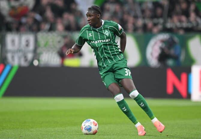 BREMEN, DEUTSCHLAND - 29. November 2025: Karim Coulibaly von Werder Bremen in Aktion während des Bundesliga-Spiels gegen den 1. FC Köln im Weserstadion. (Foto: Stuart Franklin/Getty Images)