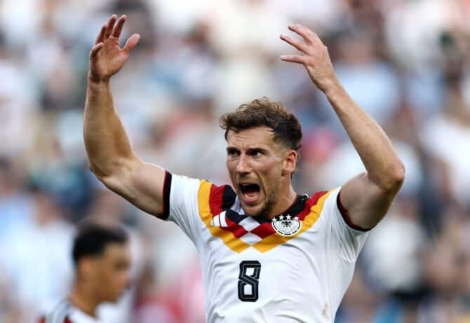 Leon Goretzka reklamiert mit beiden Armen im Sechzehntelfinale der WM 2026 zwischen Deutschland und Paraguay am 29. Juni 2026 im Boston Stadium in Foxborough. (Megan Briggs / Getty Images North America via Getty Images)