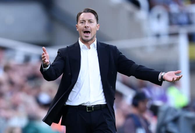 NEWCASTLE UPON TYNE, ENGLAND - 23. August 2026: Newcastle-Trainer Matthias Jaissle reagiert während des Premier-League-Spiels gegen den FC Liverpool im St James' Park. (Foto: Molly Darlington/Getty Images)