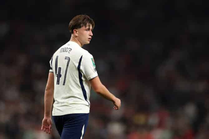 Mikey Moore von Tottenham Hotspur im Einsatz im Carabao Cup gegen Charlton Athletic.