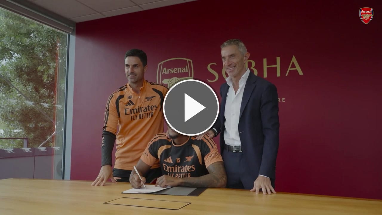 Fußball Videos Ezri Konsas erster Tag bei Arsenal: Ein Blick hinter die Kulissen