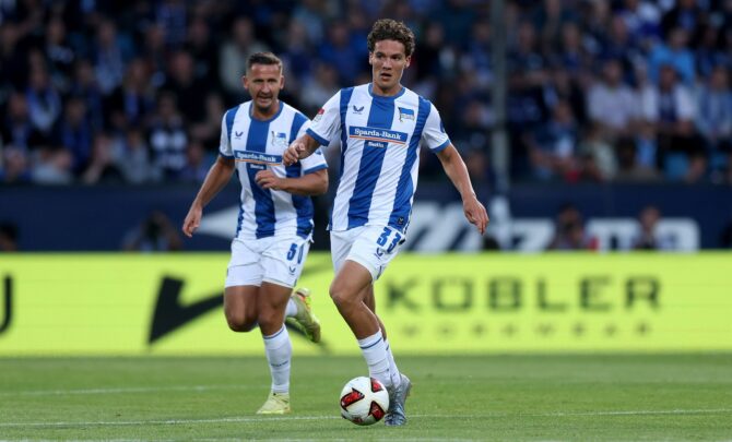 Soufian Gouram von Hertha BSC treibt den Ball im Zweitliga-Spiel beim VfL Bochum 1848 am 7. August 2026 im Vonovia Ruhrstadion nach vorne. Lars Baron / Getty Images Europe via Getty Images