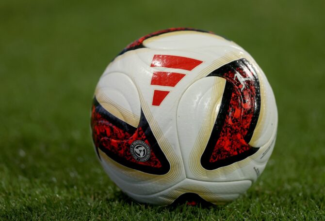 Der Spielball liegt bereit vor der Zweitliga-Partie zwischen dem VfL Bochum 1848 und Hertha BSC am 7. August 2026 im Vonovia Ruhrstadion. Lars Baron / Getty Images Europe via Getty Images