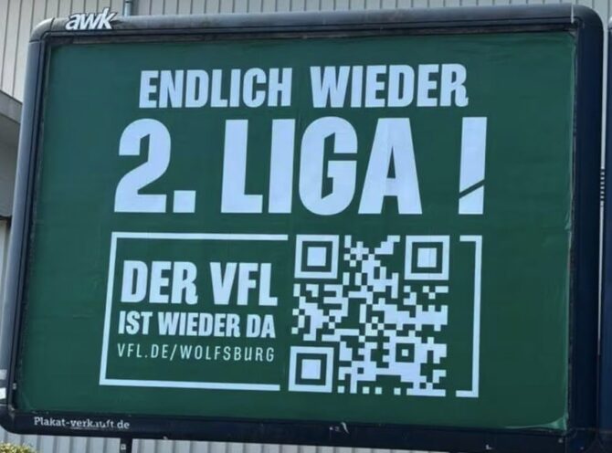 Grün-weißes Plakat des VfL Osnabrück mit der Aufschrift Endlich wieder 2. Liga und dem Verweis auf vfl.de/wolfsburg