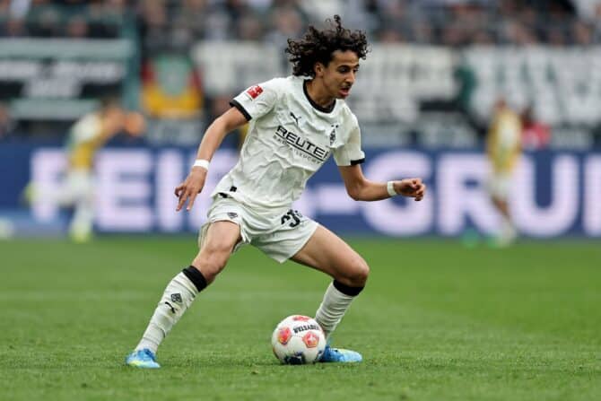 MÖNCHENGLADBACH, DEUTSCHLAND - 04. April 2026: Wael Mohya von Borussia Mönchengladbach führt den Ball im Bundesliga-Spiel gegen den 1. FC Heidenheim im Borussia-Park. (Foto: Christof Koepsel/Getty Images)