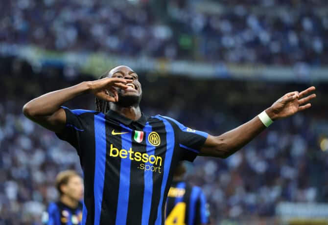 MAILAND, ITALIEN - 22. August 2026: Yann Aurel Bisseck von Inter Mailand jubelt nach seinem Treffer zum 4:0 im Serie-A-Spiel gegen die AC Monza im Stadio Giuseppe Meazza. (Foto: Claudio Villa/Getty Images)