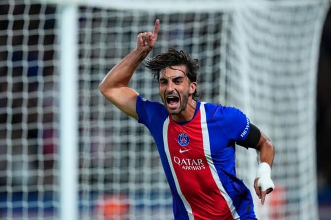 Ferran Torres bejubelt am 9. September 2026 im Parc des Princes das dritte Tor von Paris Saint-Germain. Der Angreifer erzielte den Treffer am ersten Spieltag der Ligaphase in der Champions League 2026/27 gegen Slovan Bratislava selbst. (Franco Arland / Getty Images Europe via Getty Images)