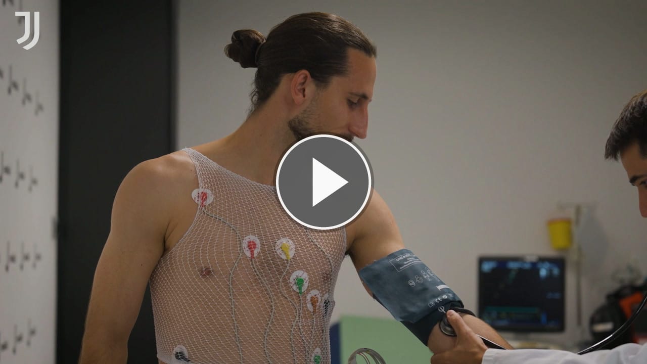 Fußball Videos Kamil Grabaras erster Tag bei Juventus Turin