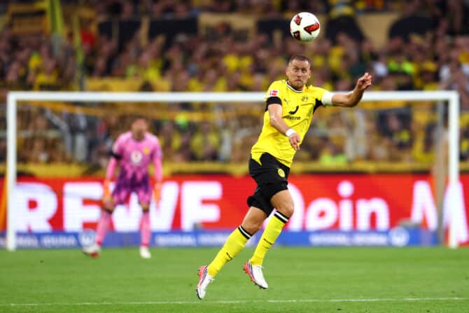 Waldemar Anton von Borussia Dortmund im Einsatz gegen den Hamburger SV