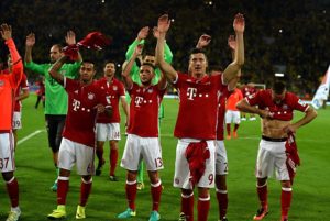 Im neuen Bayern-Trikot 2016! Die Bayern gewinnen gegen den BVB den Supercup 2016. AFP PHOTO / PATRIK STOLLARZ
