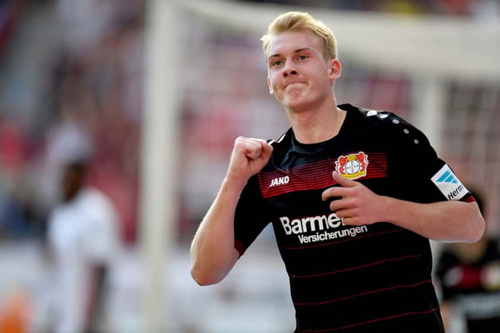 Leverkusen's Julian Brandt in der Bundesliga gegen den Hamburger SVam 10.September 2016. / AFP PHOTO / PATRIK STOLLARZ